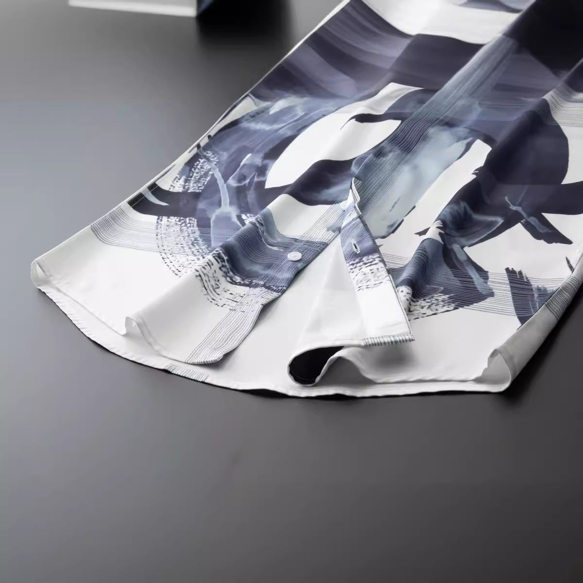 Vertical ink splash letter positioning printing men's long sleeve shirt